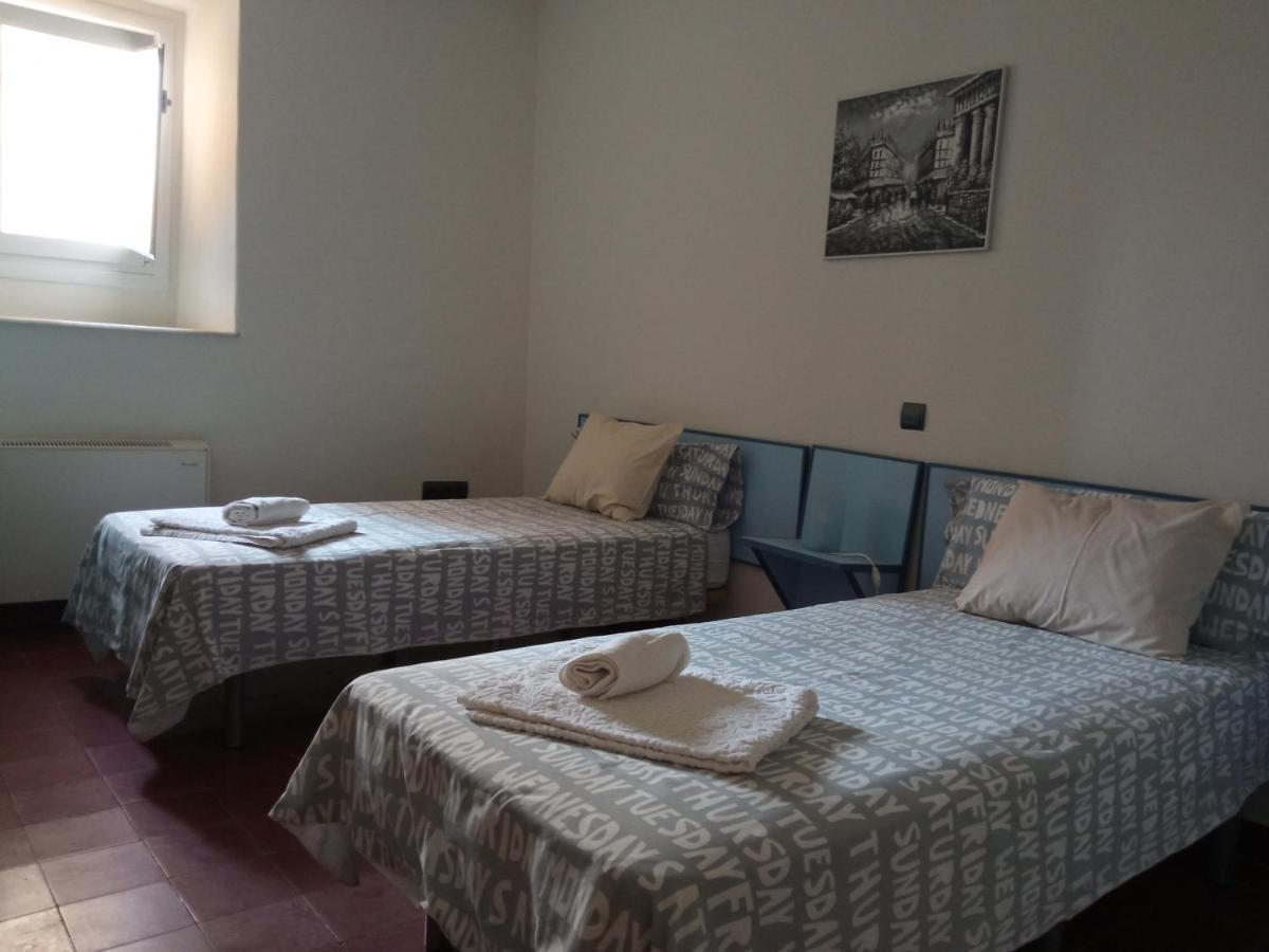 Apartamentos La Almena Caceres Bagian luar foto