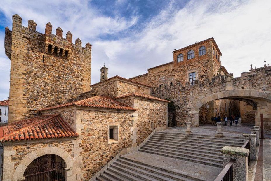 Apartamentos La Almena Caceres Bagian luar foto