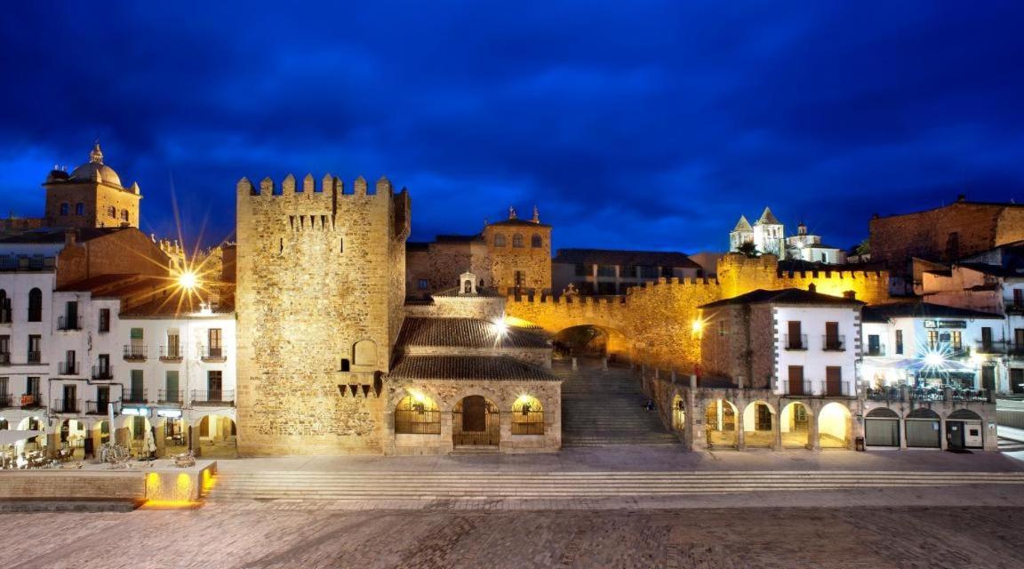 Apartamentos La Almena Caceres Bagian luar foto